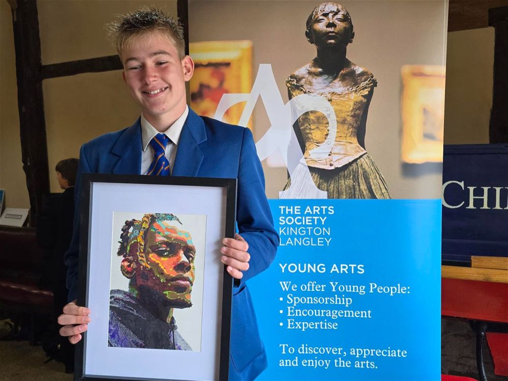 Etienne Wins Major Art Prize - Image