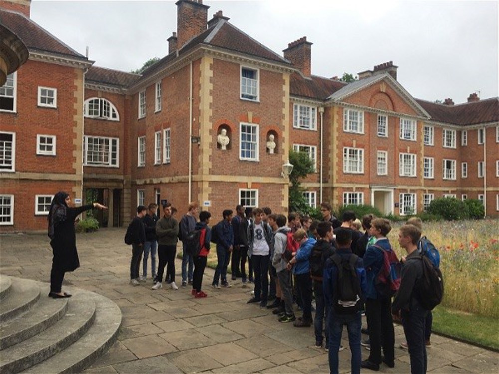 Year 10 attend University of Oxford  - Image