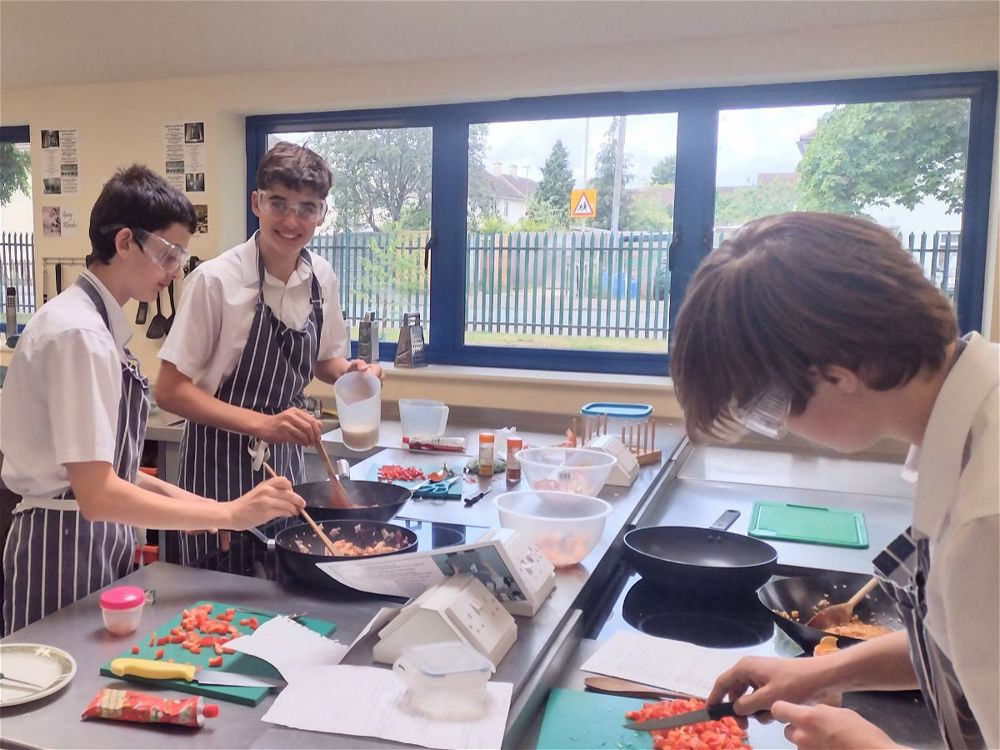 9C Cook Paella in the Spanish Kitchen - Image