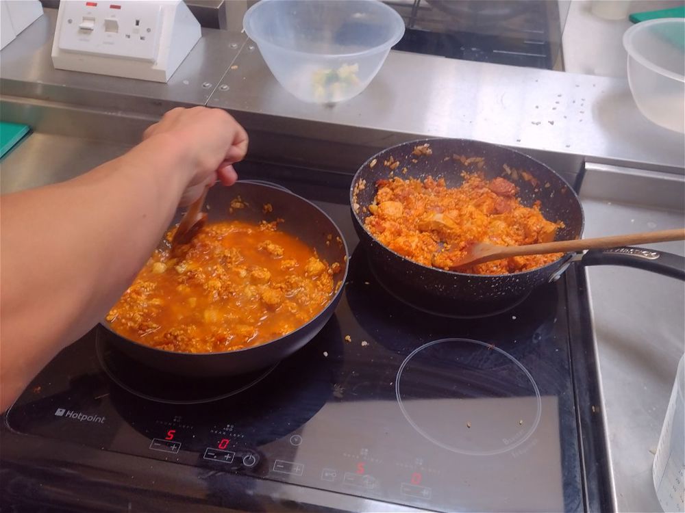 9C Cook Paella in the Spanish Kitchen - Image