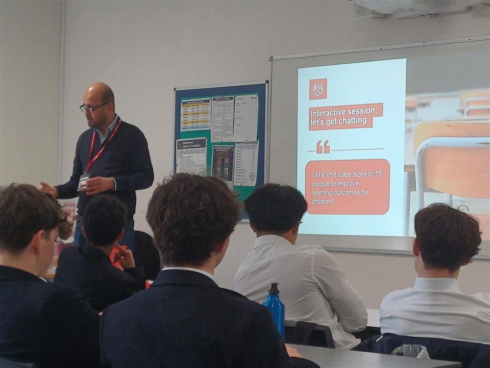 Top Government Economist Visits Students - Image