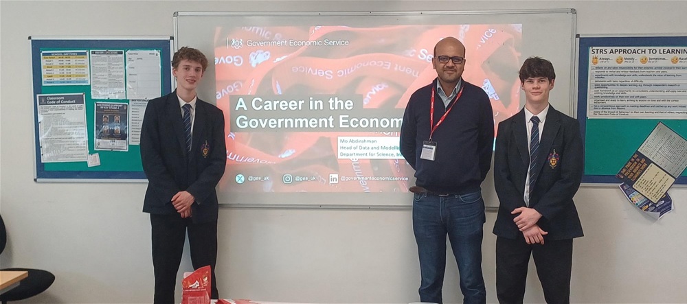 Top Government Economist Visits Students