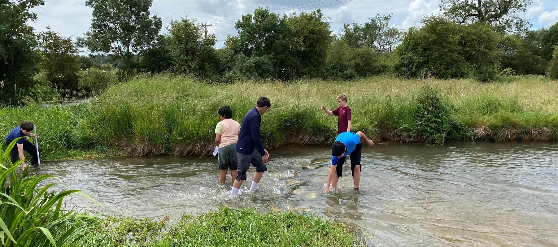 8S Enjoy Sunny Fieldwork at the River Churn