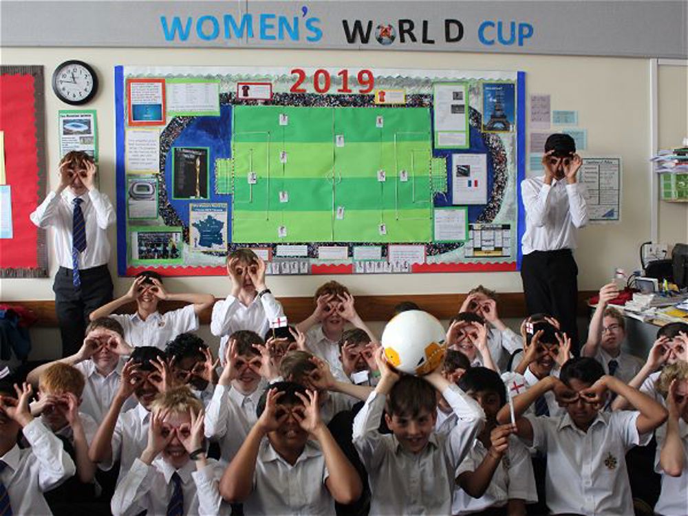 STRS Year 7s support the Lionesses - Image